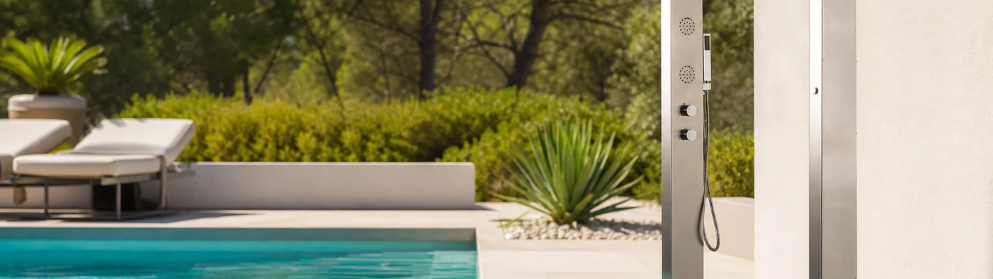 Exklusive Design-Duschen für den Pool