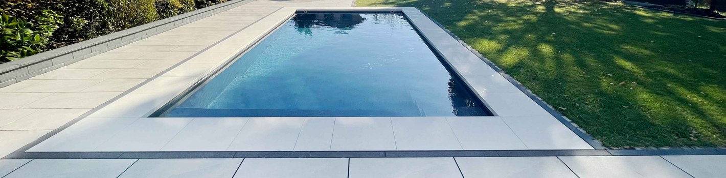 Beckenrandsteine aus Keramik – Serie CERAMICA am Pool