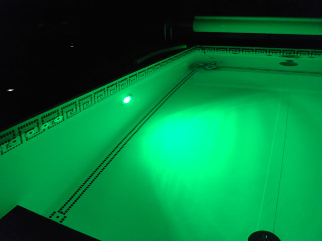 LED Schwimmbad Beleuchtung grün