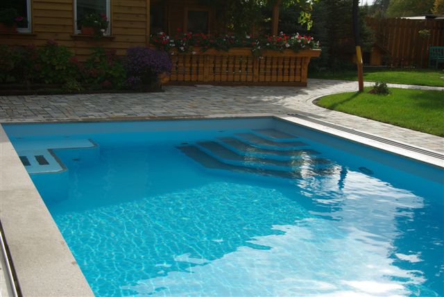 Ecktreppe Pool