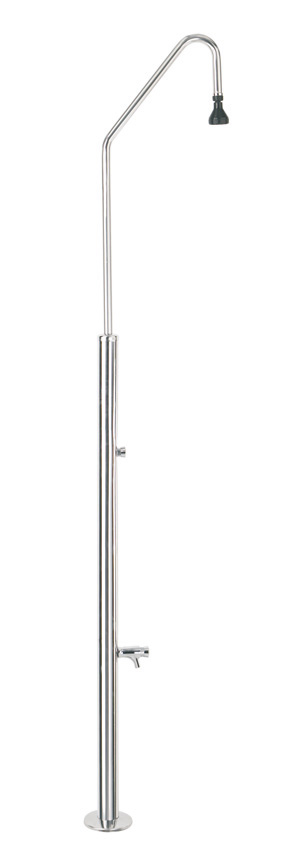 Edelstahl-Dusche V2A mit schwarzem Duschkopf, Automatikventil und seitlichem Entnahmehahn.