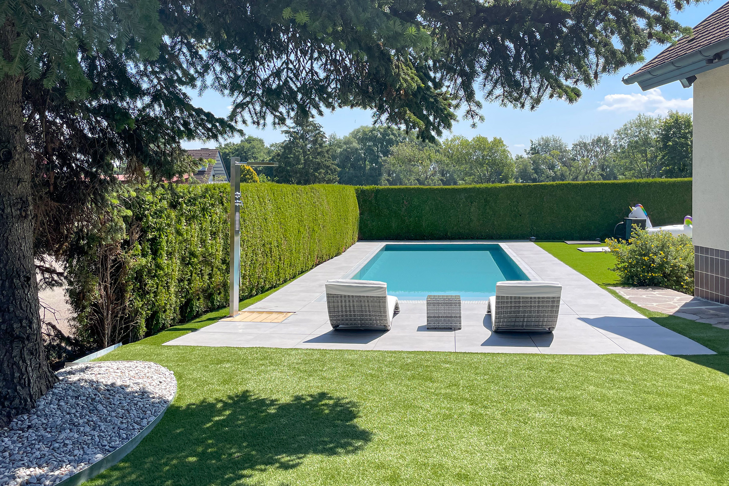 pp-rinnenbecken-pime-pp-108-grau-002 Polypropylen Rinnenpool 3,3x9,0x1,35m mit Rollladenabdeckung in Sitzbank