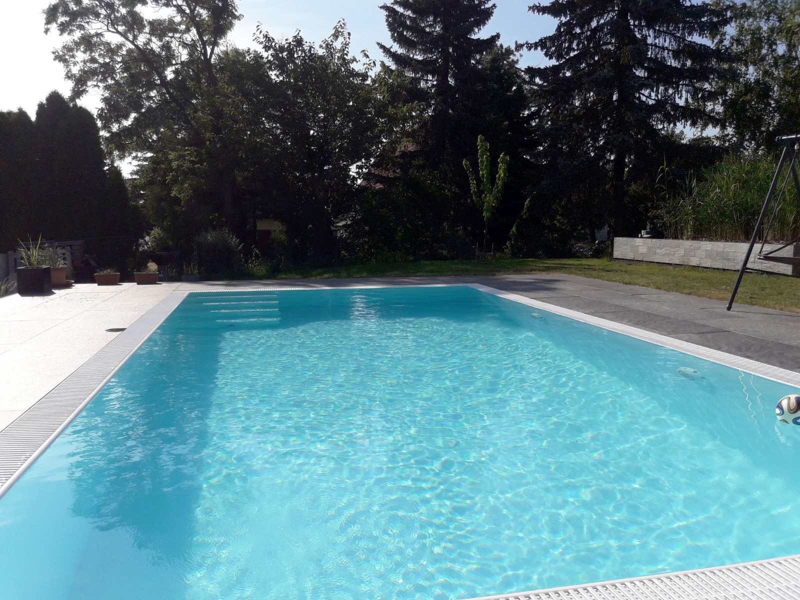 Albixon G2 Polypropylen Pool 3,5x7x1,50m in Weiß mit Ecktreppe und umlaufender Überlaufrinne