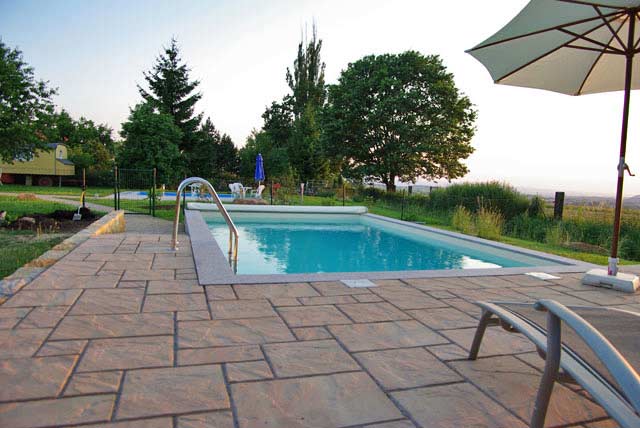 Schwimmbecken Edelstahlleiter