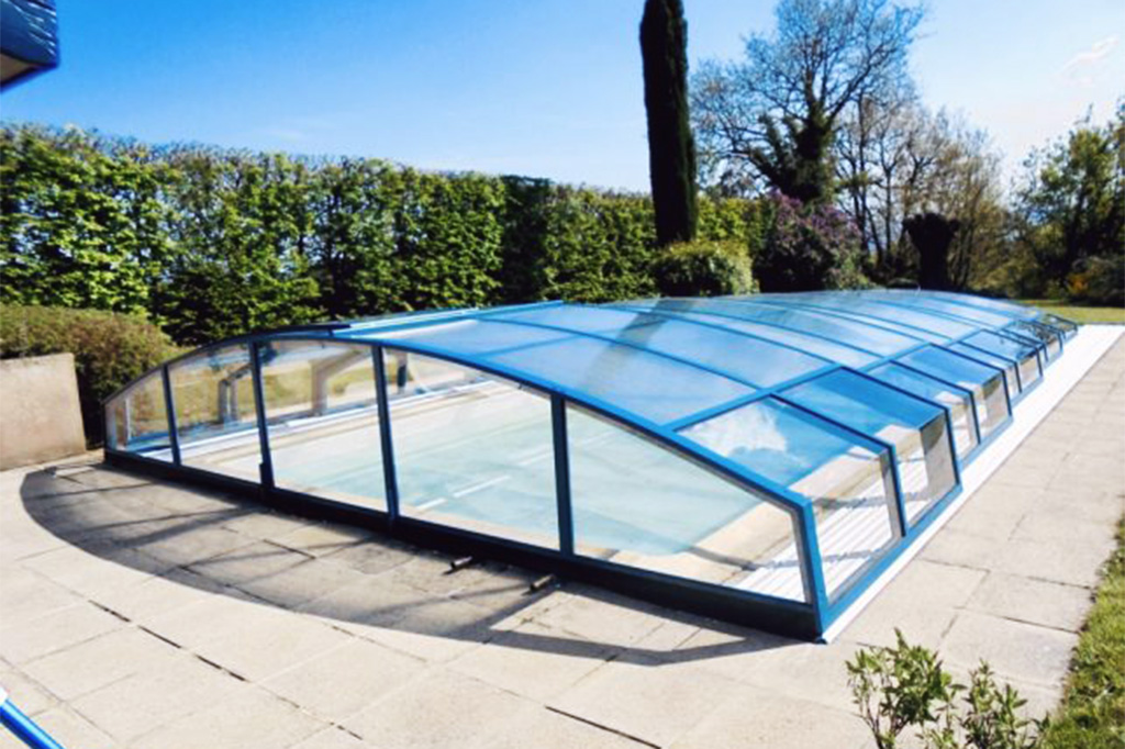 Flache Poolüberdachung Aluna® Variant Light Flache Poolüberdachung Aluna® Variant Light