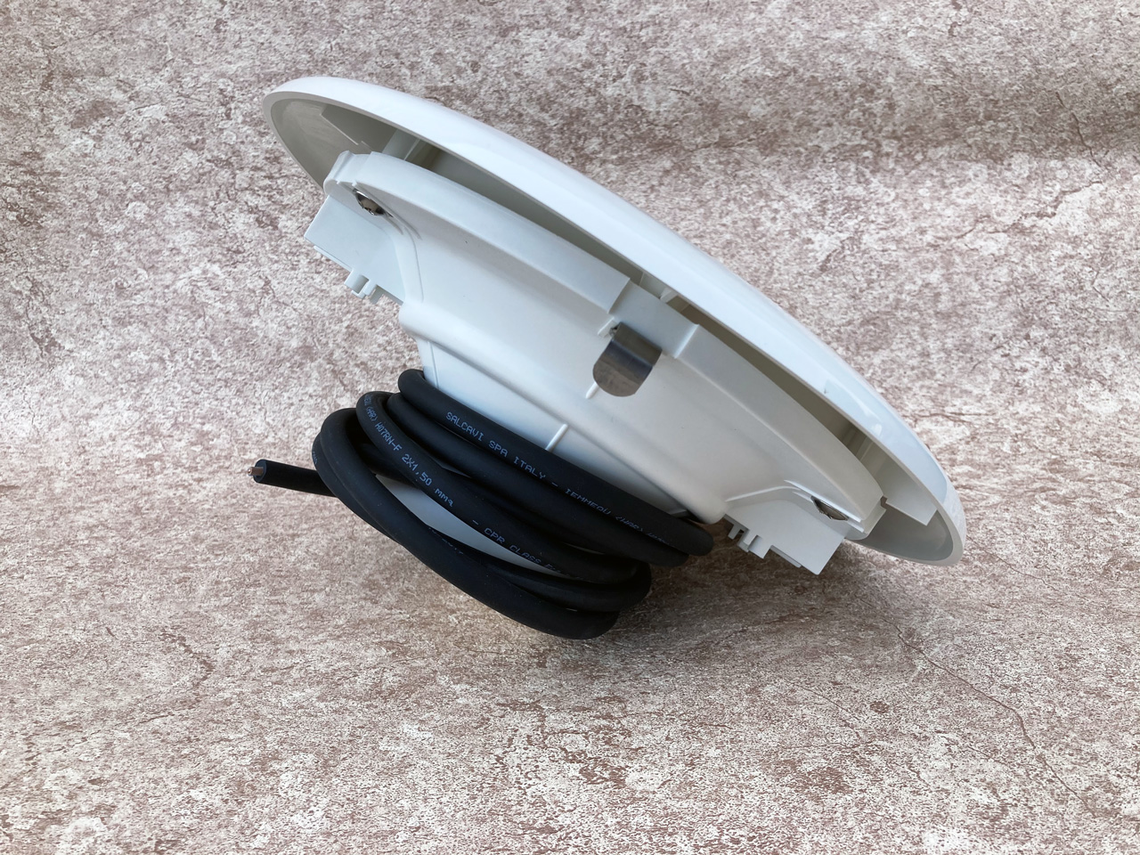 Astralpool LED-Einsatz PAR56 Europe in Weiß, Seitenansicht mit aufgerolltem Kabel