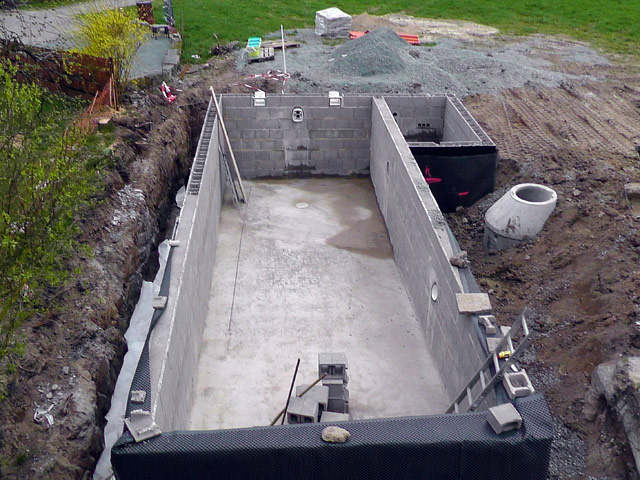 Schwimmbeckenrohbau