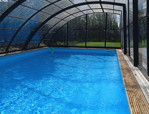 Hohe Schwimmbadüberdachung Aluna® Delta II Hohe Schwimmbadüberdachung Aluna® Delta II