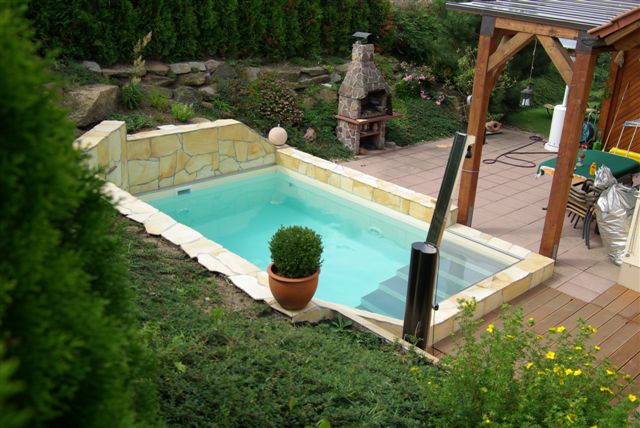 Poolauskleidung sand