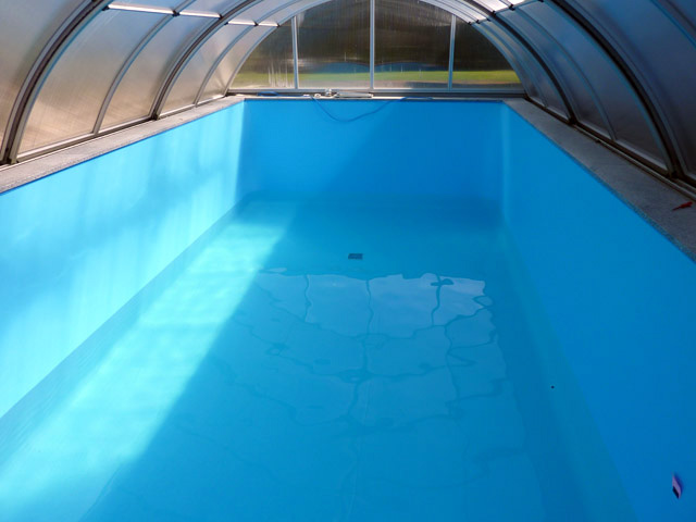 Schwimmbecken Schiebehalle