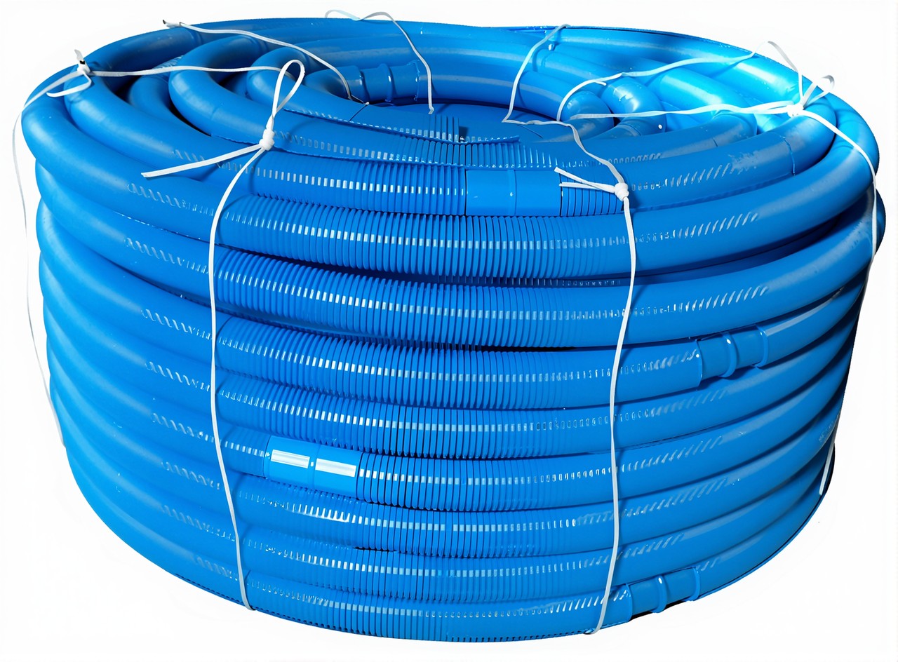 Große Rolle blauer, geriffelter Schwimmschlauch mit 38 mm Durchmesser, alle 1,5 m teilbar.
