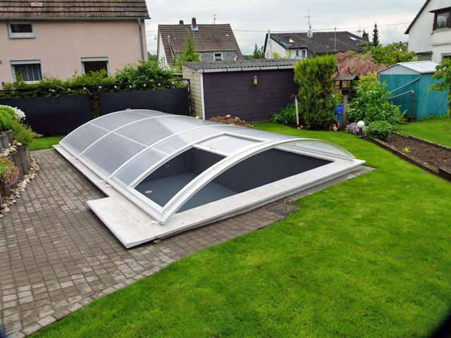 Schiebehalle Pool