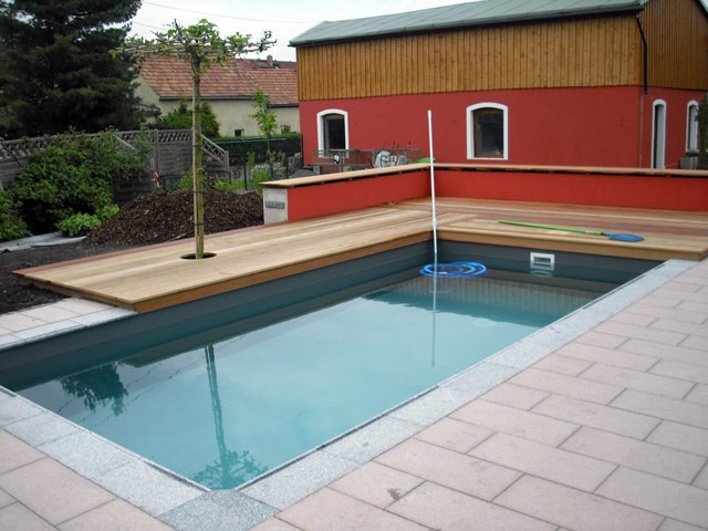 Betonschwimmbecken mit Folienauskleidung