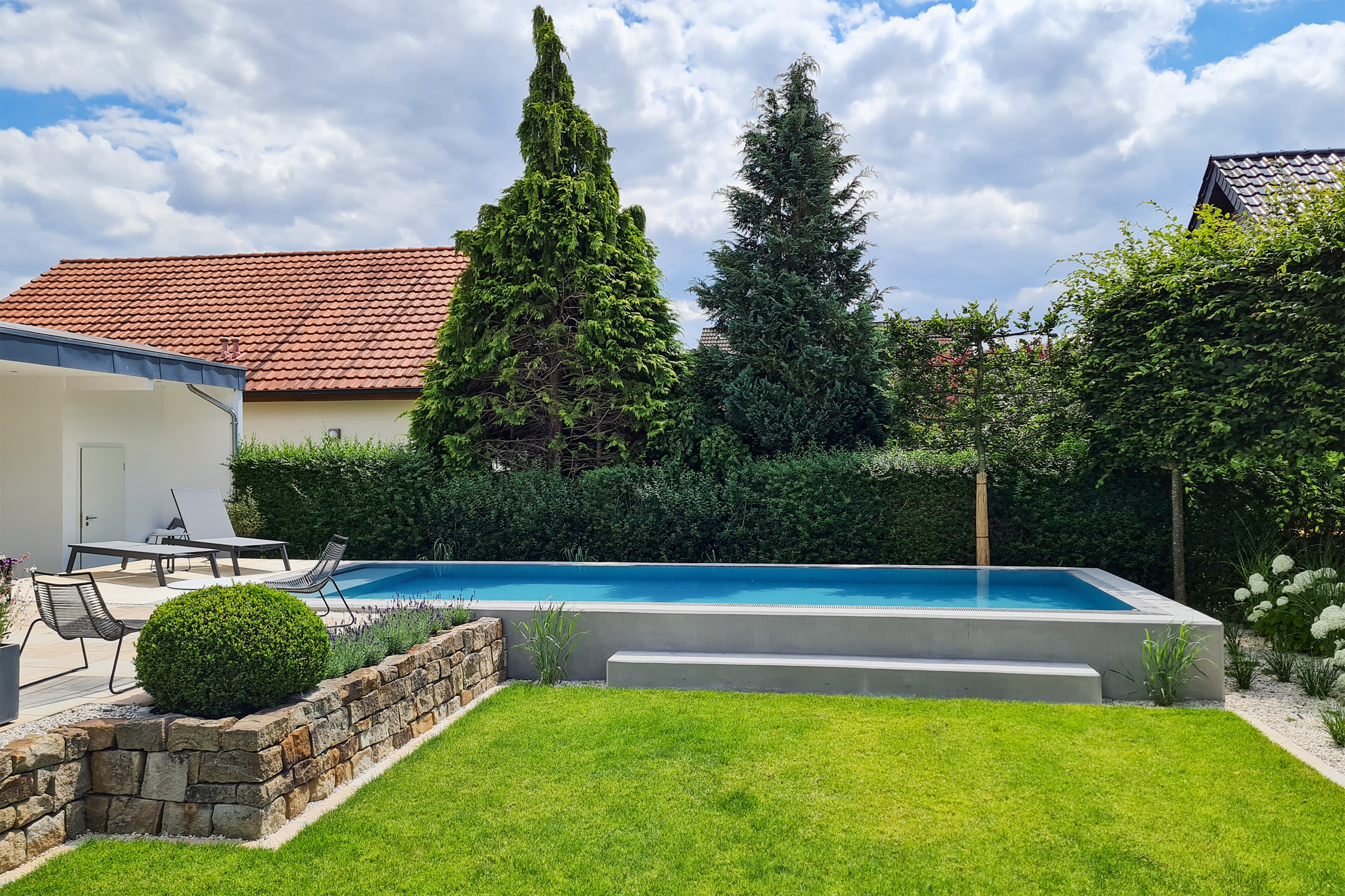 pp-pool-ueberlaufbecken-hellgrau-mit-rollladenabdeckung-002a Überlaufbecken Elite Pro PP Plus Pool 4x11 m