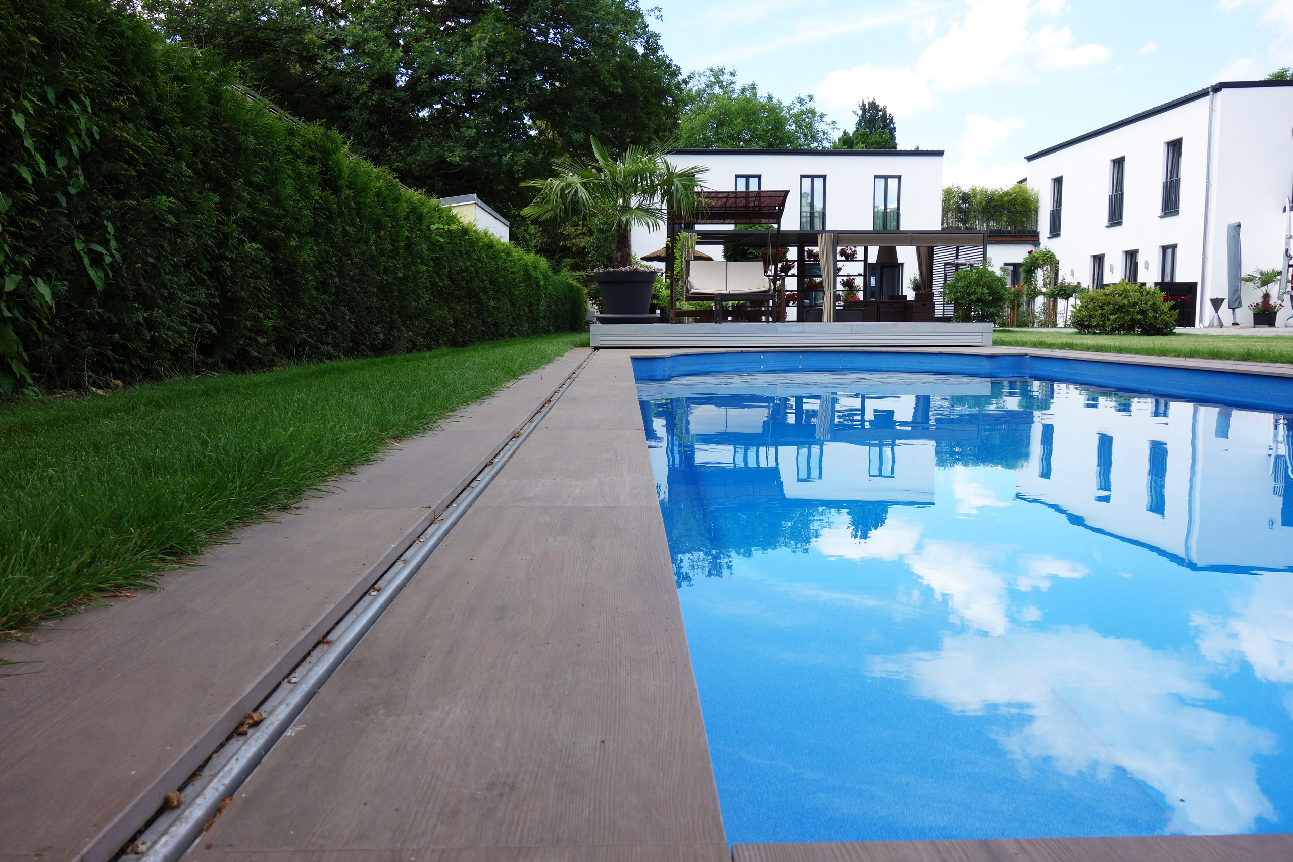 Detailansicht der Terrassenabdeckung am Compass Pool Schwimmbecken Java 101