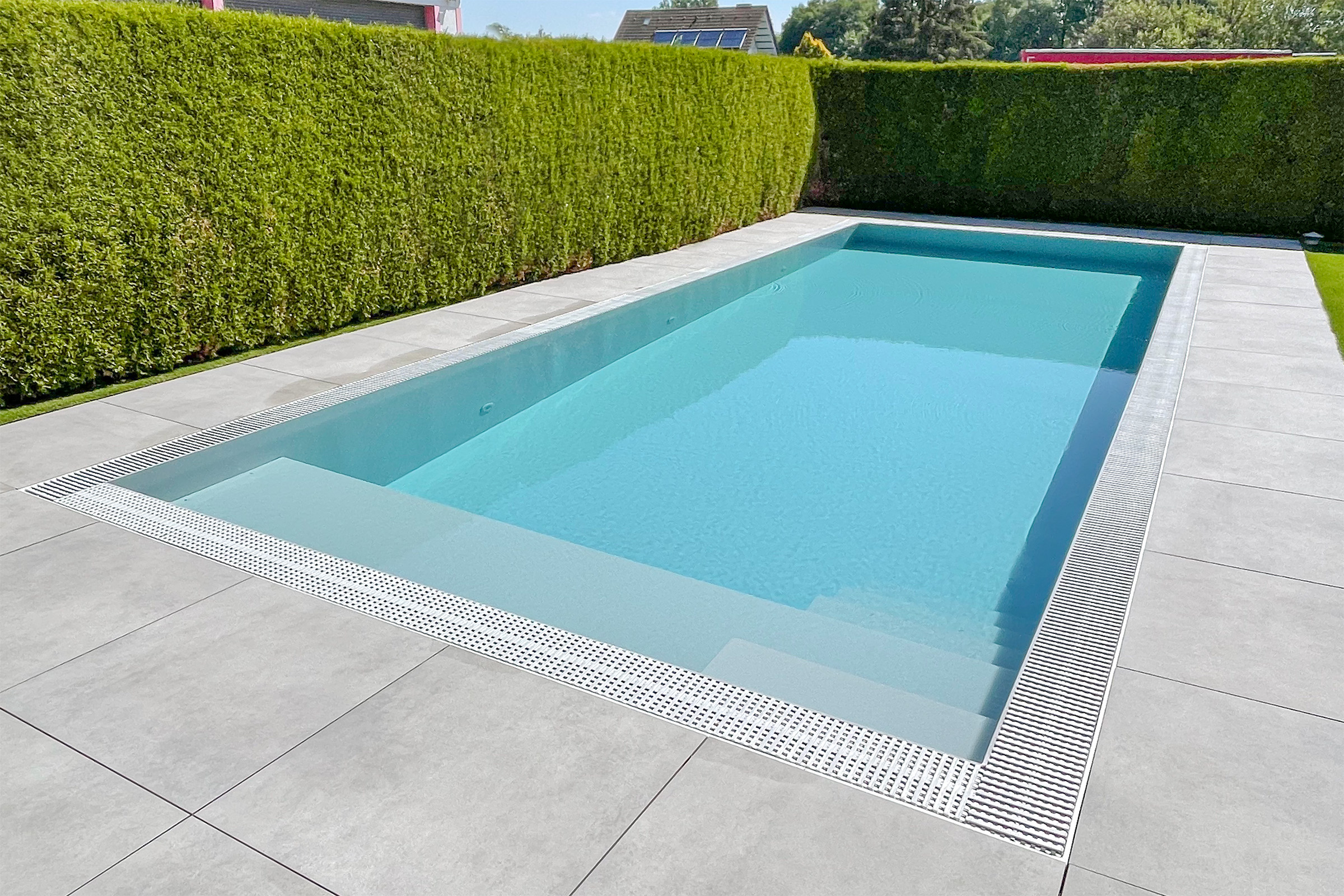 pp-rinnenbecken-pime-pp-108-grau-001 Polypropylen Rinnenpool 3,3x9,0x1,35m mit Rollladenabdeckung in Sitzbank