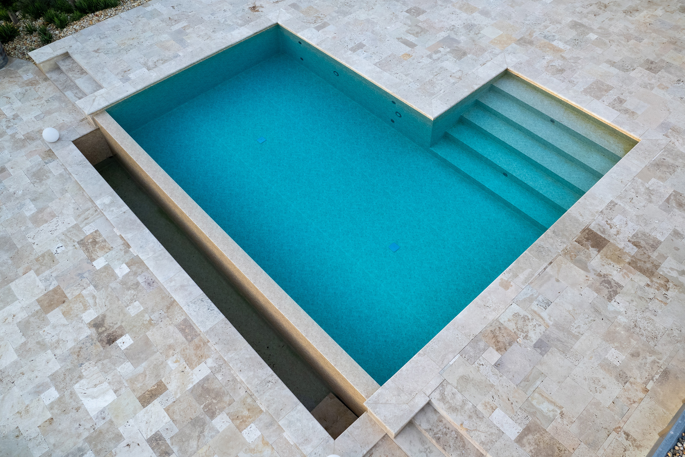 schwimmbecken-massiv-in-l-form-mit-folie-infinity-002 Infinity Pool - Massiv mit Folie in L-Form
