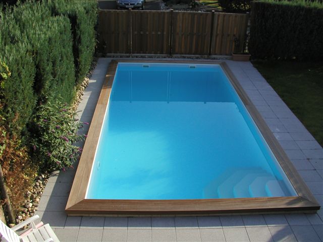 Schwimmbecken