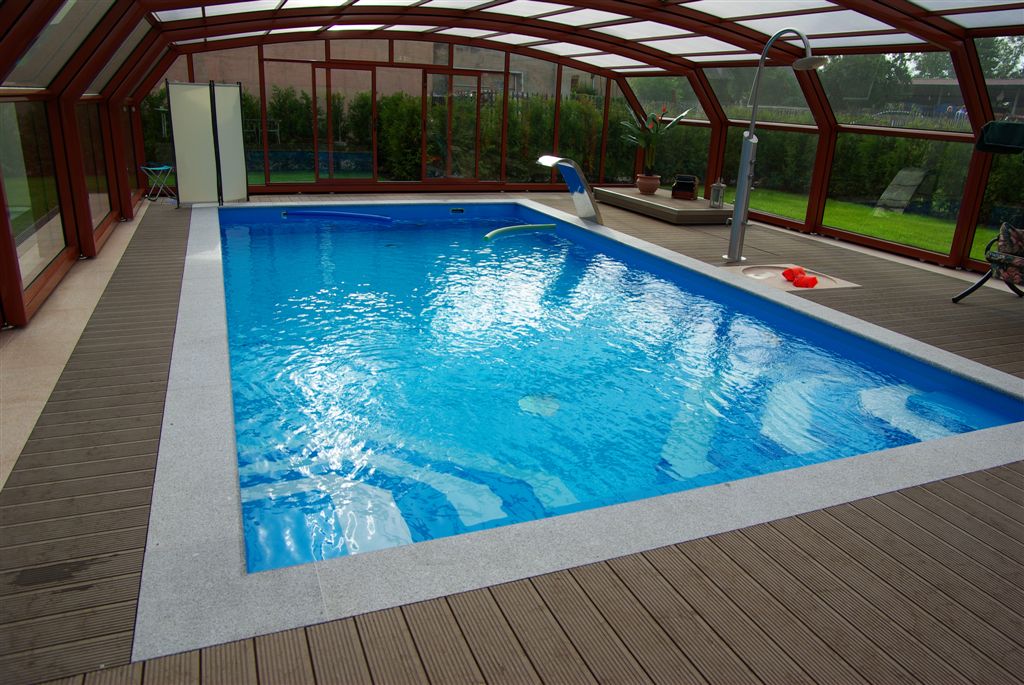 Schwimmbecken Schwalldusche