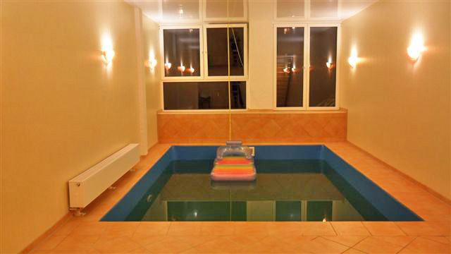 Schwimmbecken im Haus