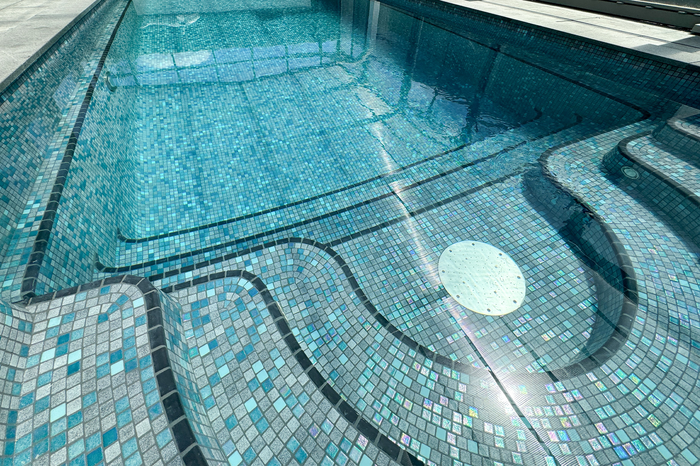 gfk-pool-sanierung-mit-fliesen-001 GFK-Poolsanierung mit Fliesen
