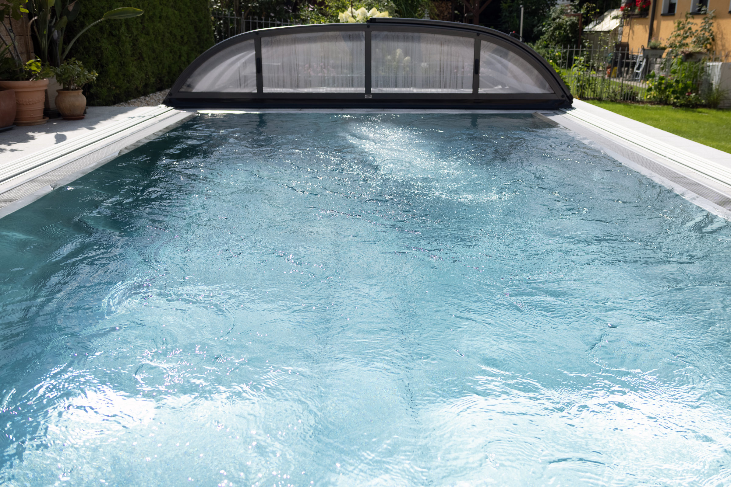 Edelstahlpool - Überlaufpool mit Poolüberdachung Edelstahlpool - Überlaufpool mit Poolüberdachung