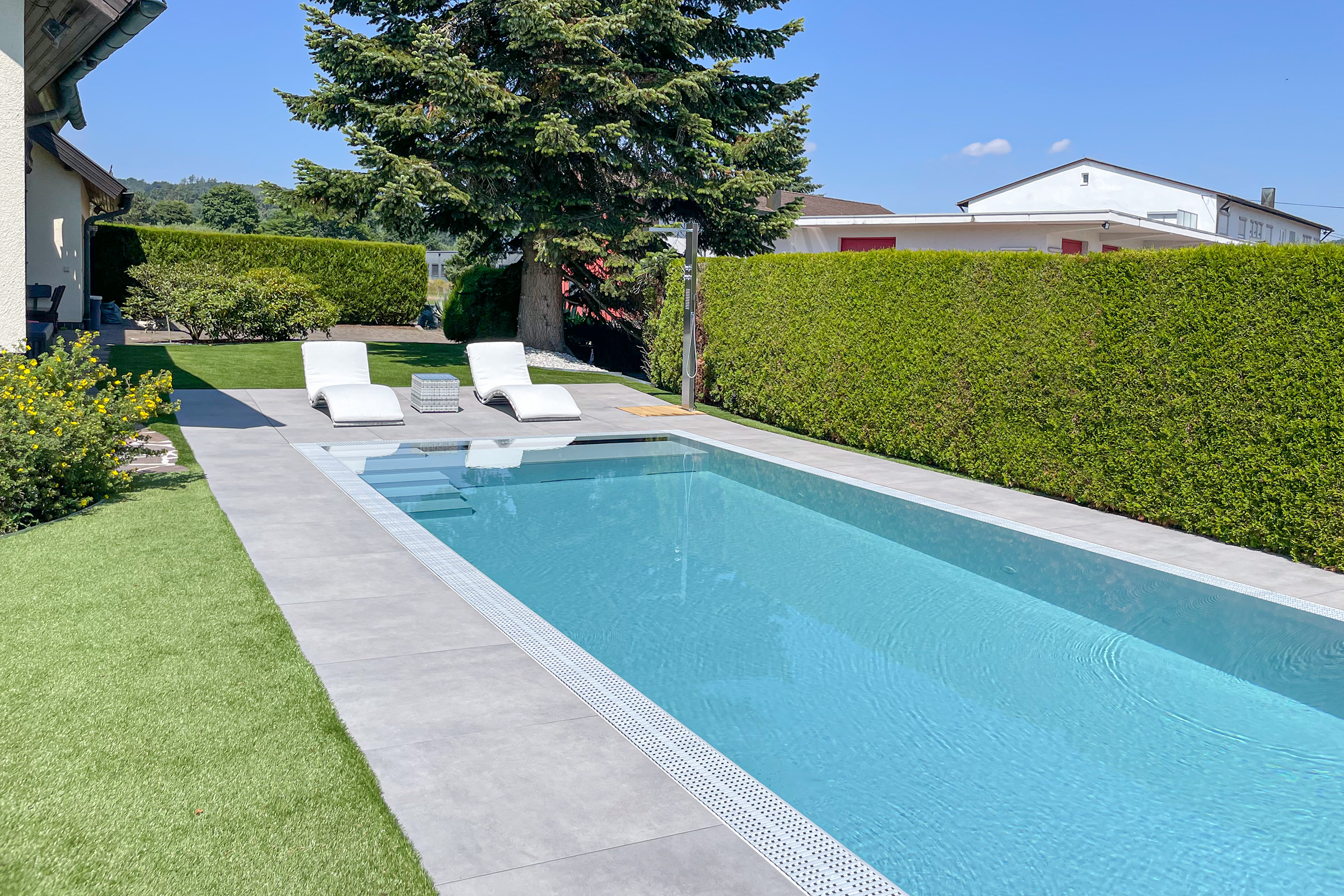 pp-rinnenbecken-pime-pp-108-grau-007 Polypropylen Rinnenpool 3,3x9,0x1,35m mit Rollladenabdeckung in Sitzbank