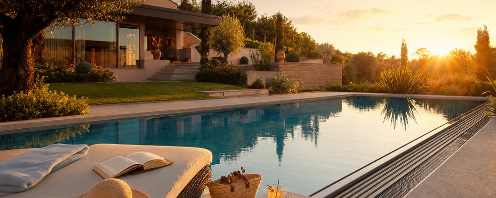 Welche Vorteile bietet ein Pool mit Überlaufrinne?