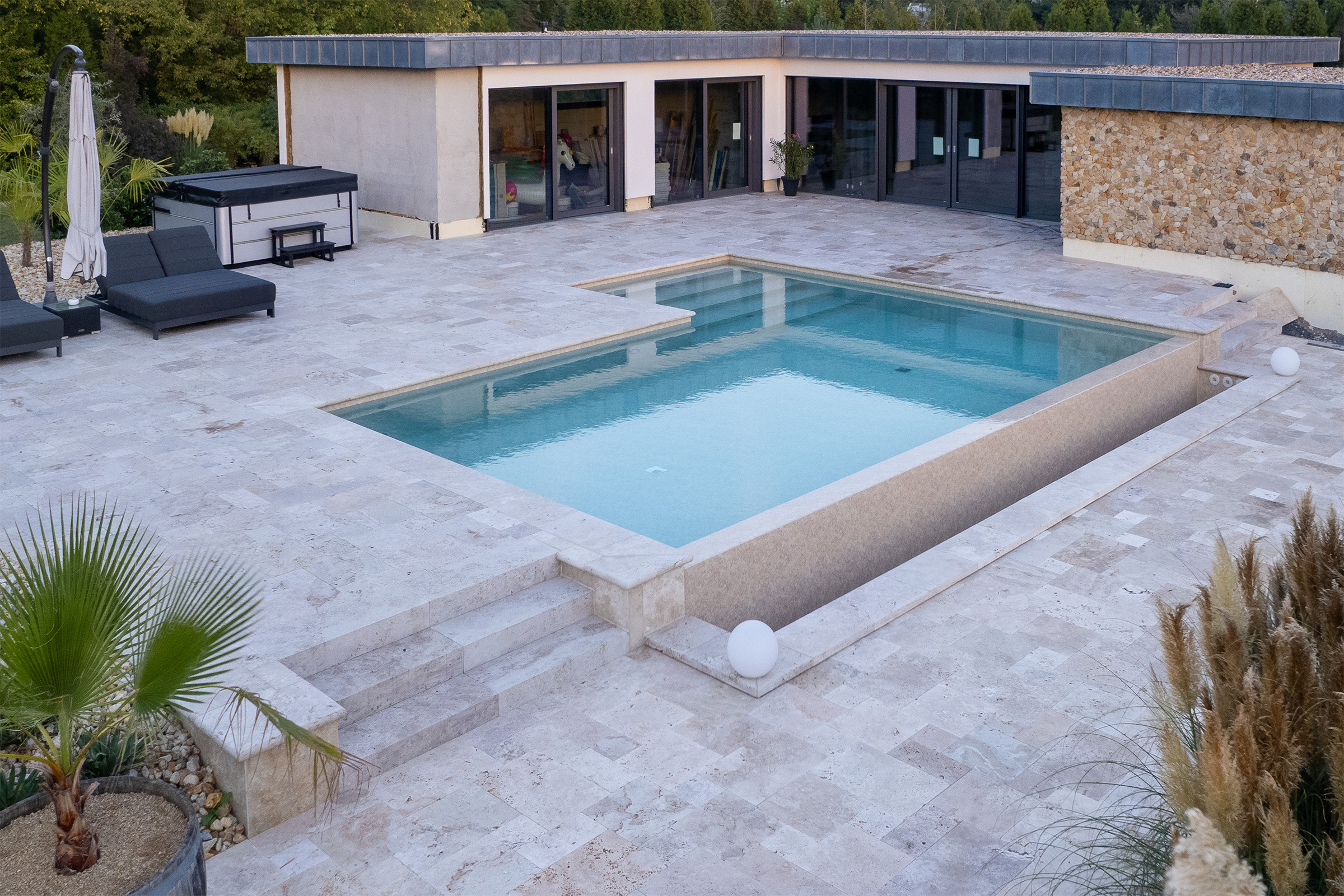 schwimmbecken-massiv-in-l-form-mit-folie-infinity-008 Infinity Pool - Massiv mit Folie in L-Form
