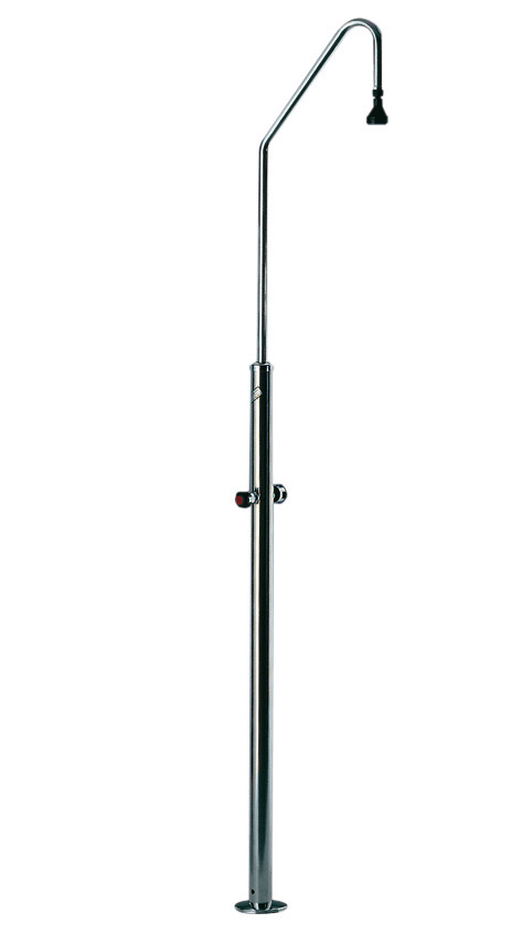 V2A Edelstahl-Schwimmbeckendusche mit schwarzem Duschkopf und roten Mischhebeln für Warm- und Kaltwasser.