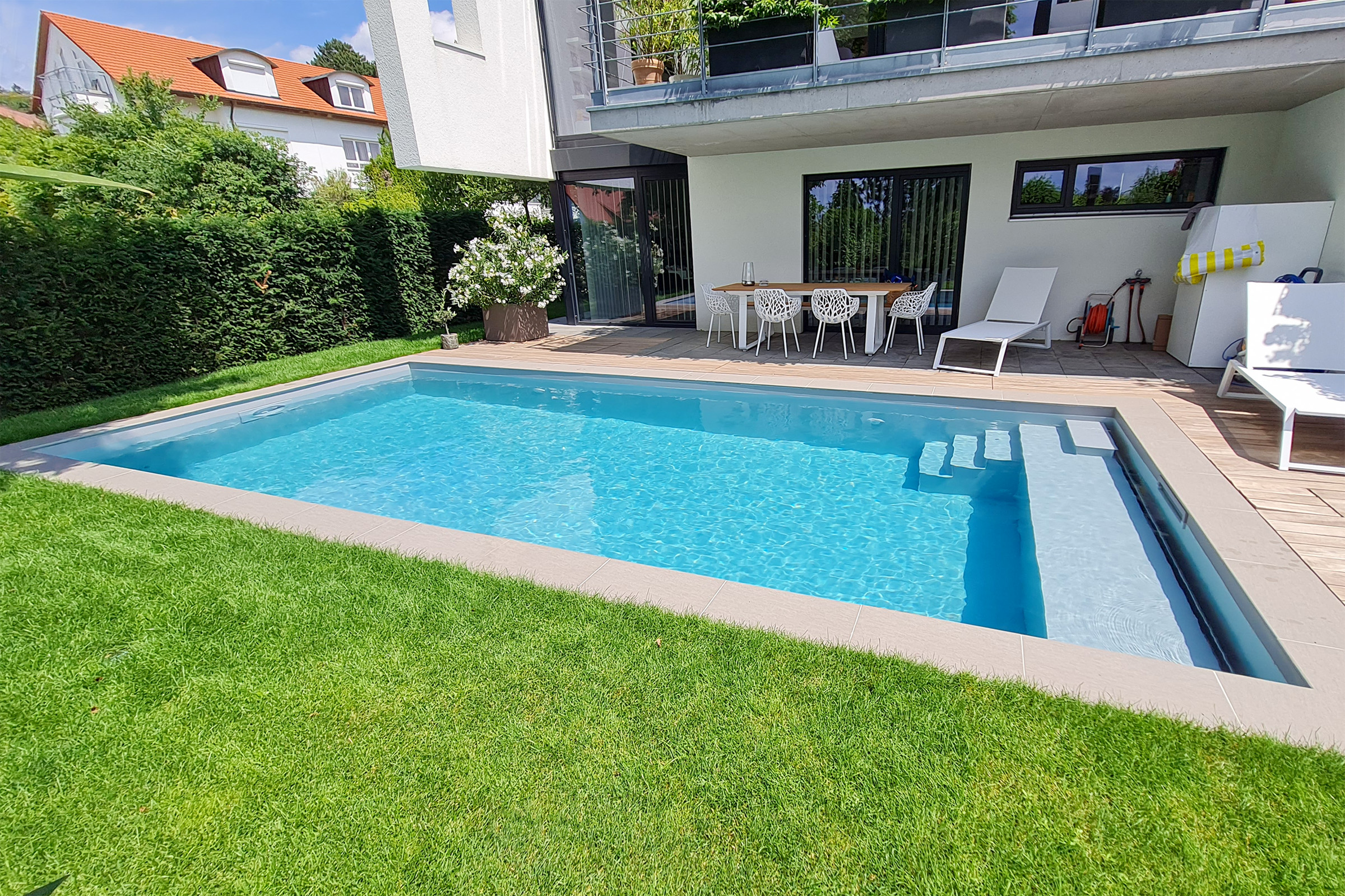 pp-pool-grau-skimmerpool-mit-rollo-in-sitzbank-001