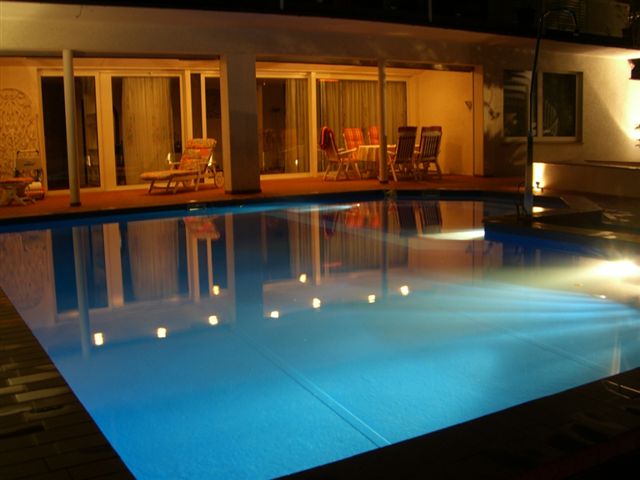 Terrassenbereich mit Pool