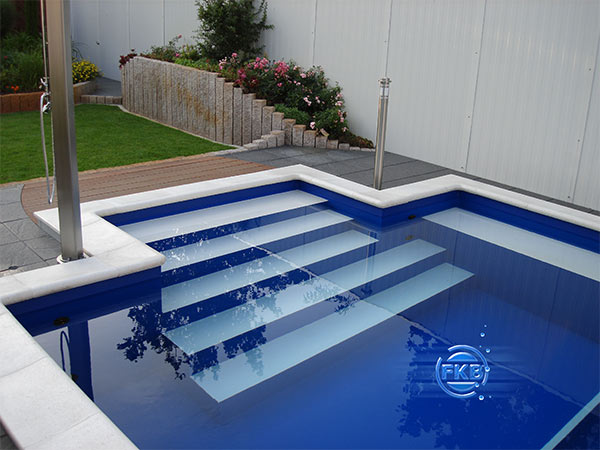 1454d0c56a0a7ed Pooltreppe