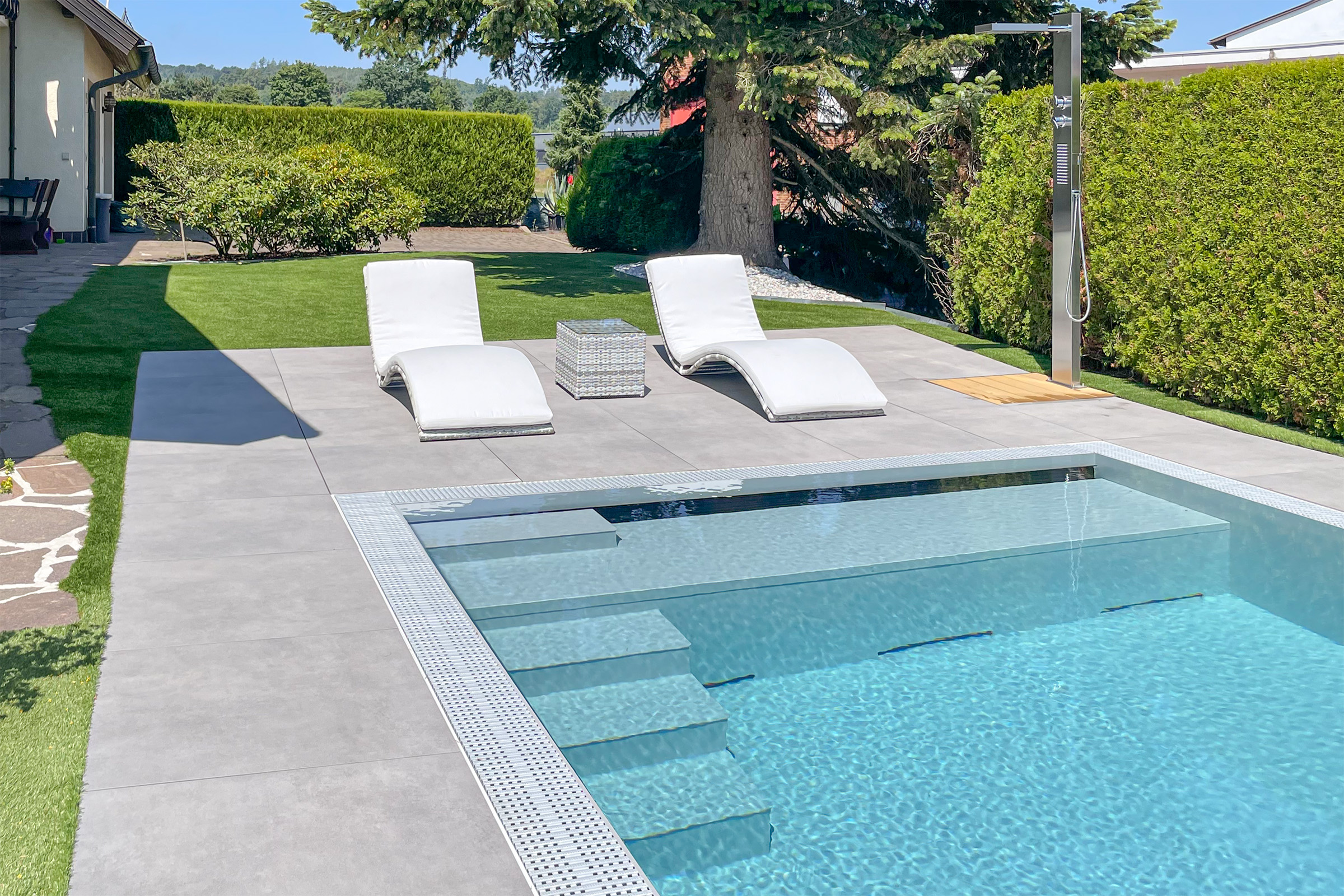 pp-rinnenbecken-pime-pp-108-grau-003 Polypropylen Rinnenpool 3,3x9,0x1,35m mit Rollladenabdeckung in Sitzbank