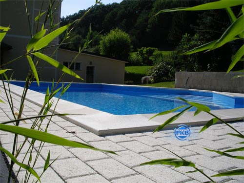 Poolauskleidung