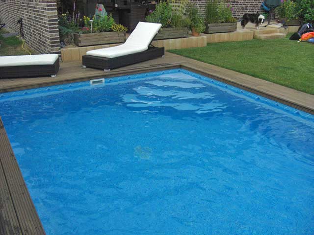 Ecktreppe Schwimmbecken