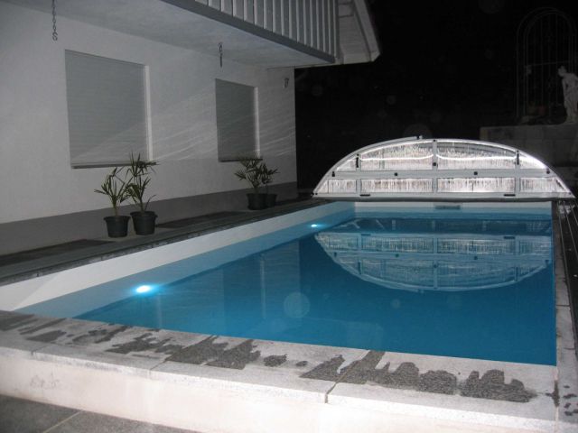 Blaue Unterwasserscheinwerfer