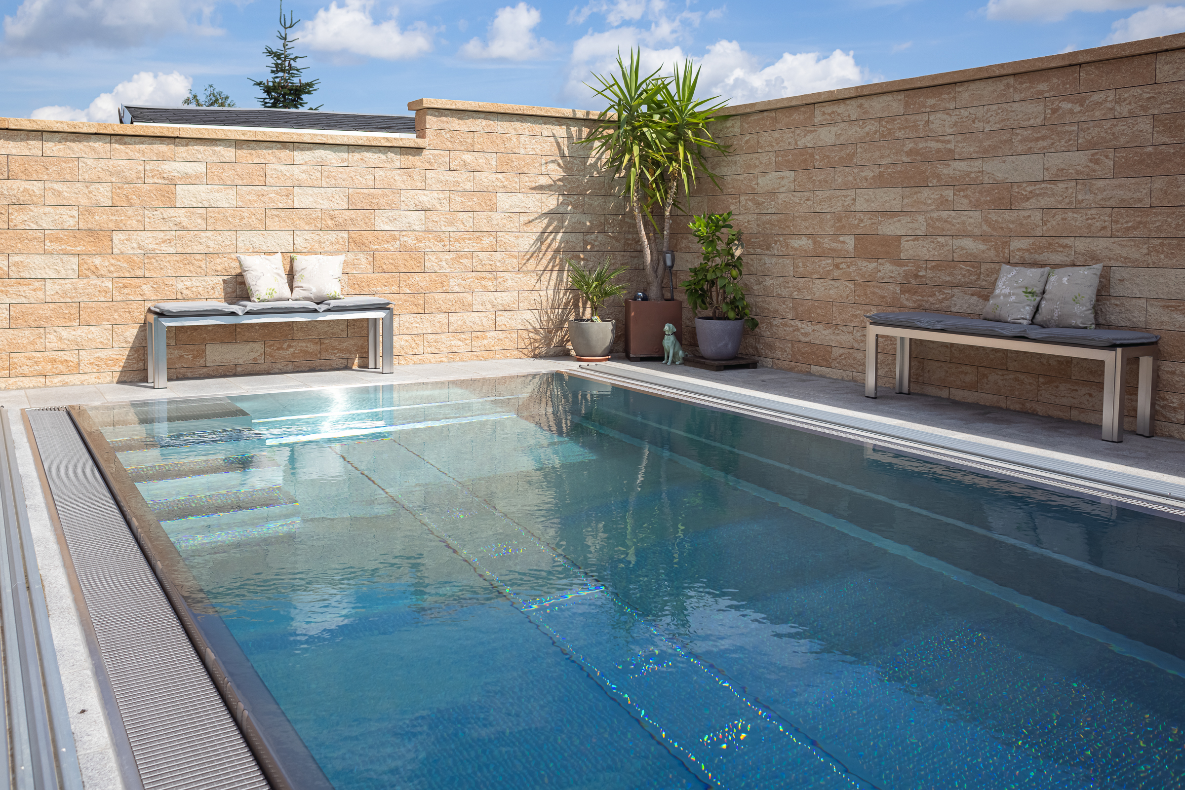 Edelstahlpool mit Überlaufrinne Edelstahlpool mit Überlaufrinne