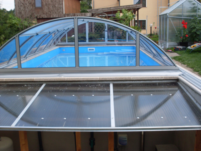 Schwimmbecken Solarmodule