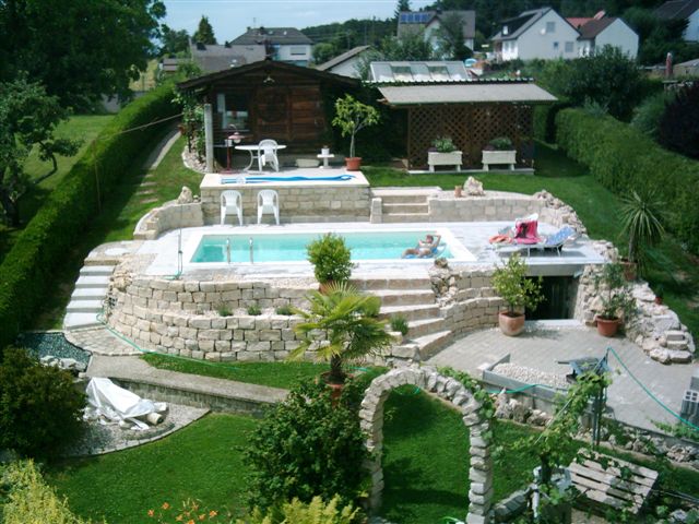 Pool in Hanglage