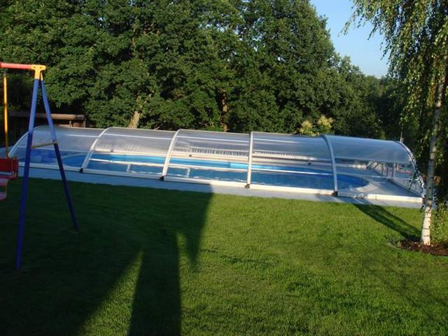 Schiebehalle Pool