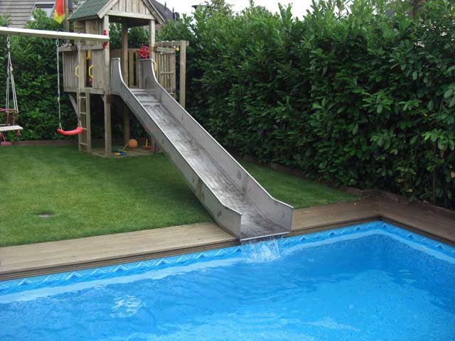 Schwimmbecken mit Rutsche Eigenbau