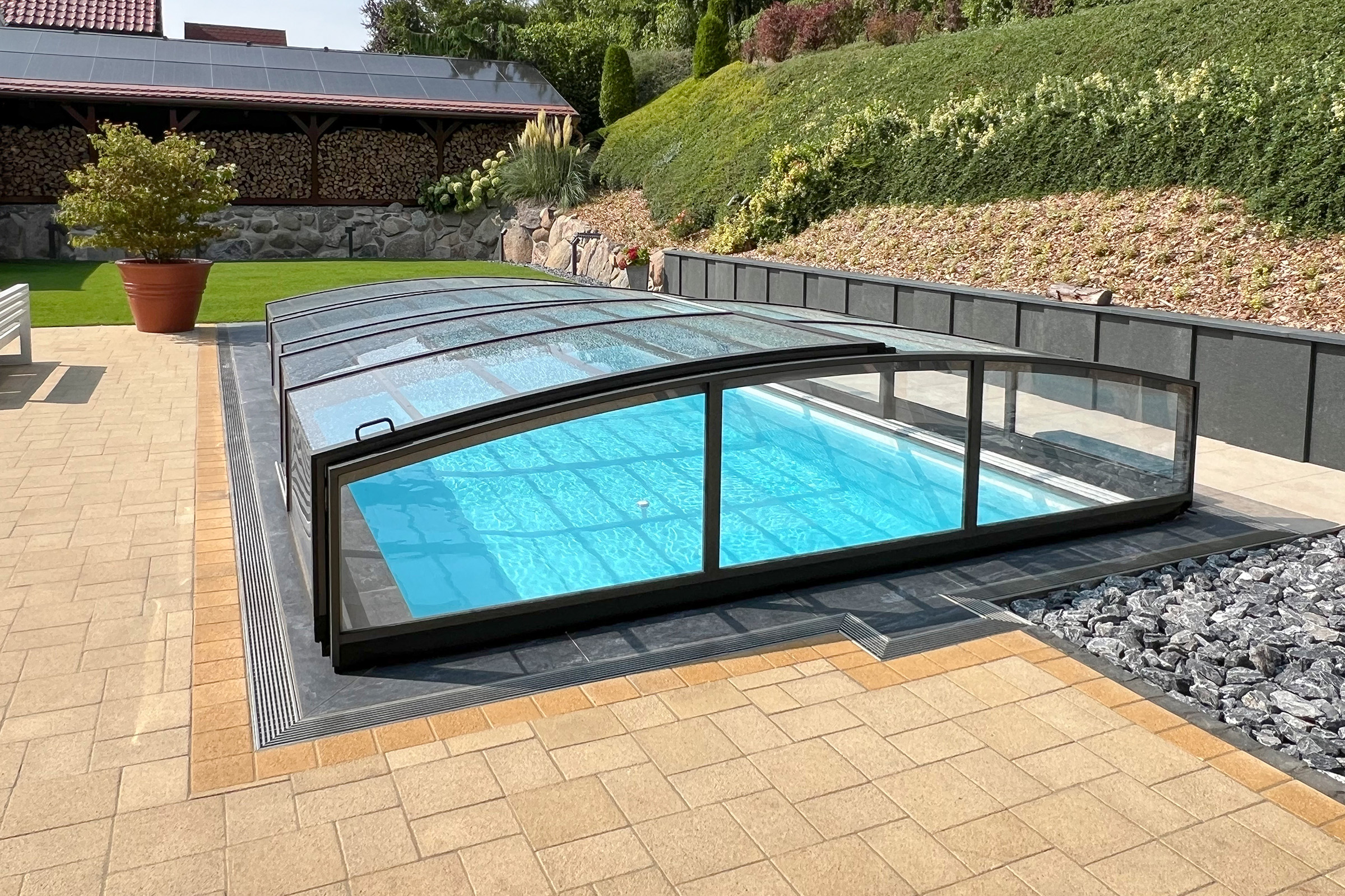 Niedrige Poolüberdachung Aluna® Comfort Niedrige Poolüberdachung Aluna® Comfort
