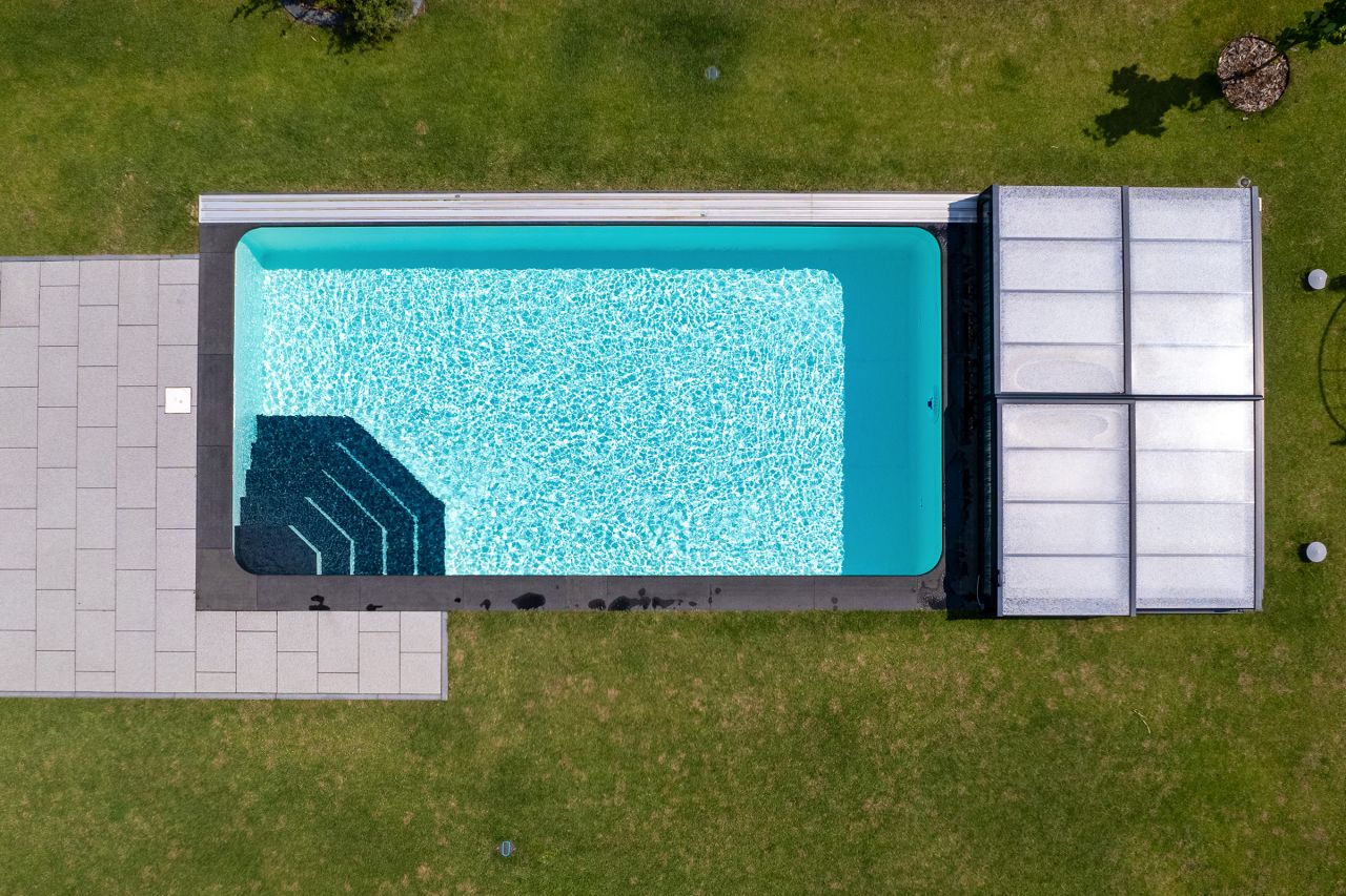Folienbecken Betonschwimmbecken mit Poolueberdachung